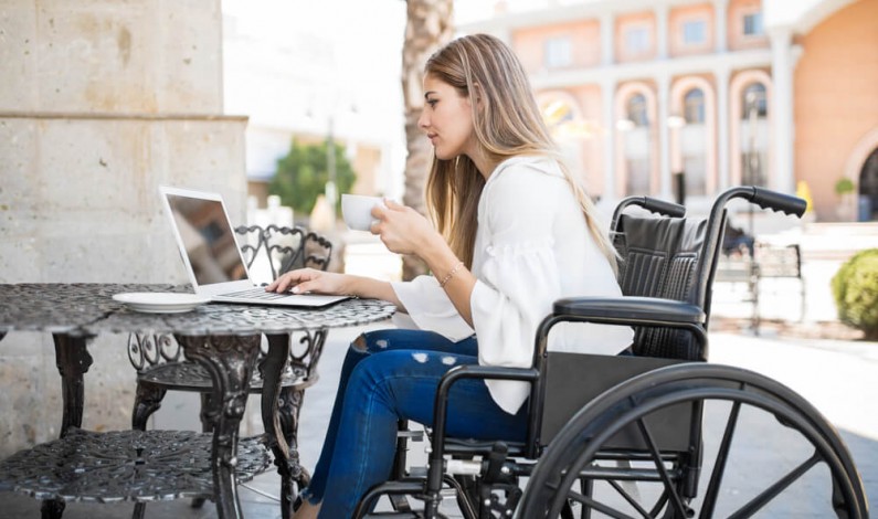Jak komunikować się online z niepełnosprawnym odbiorcą?