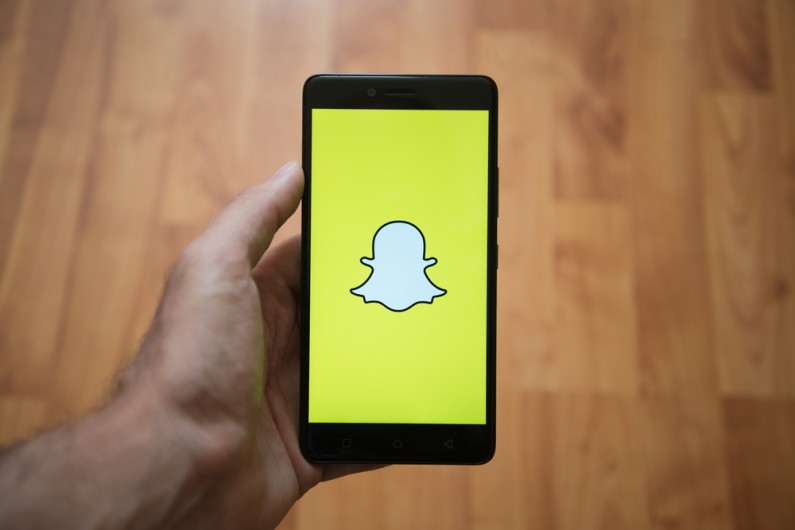 Snapchat ze specjalnym programem informacyjnym “Stay Tuned”