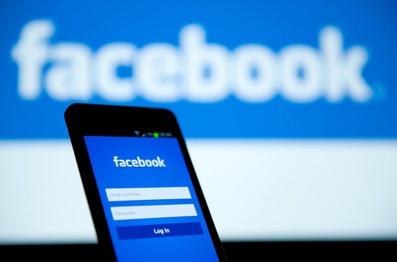 Facebook zablokuje możliwości reklamowe Stronom udostępniającym fake newsy