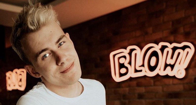 Pierwszy w historii polskiego YouTube’a twórca z 4 milionami subskrypcji. Jest nim Blowek