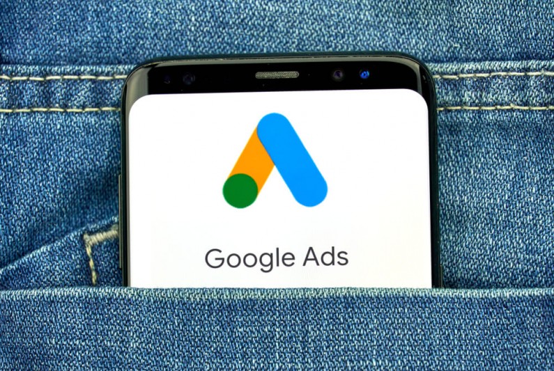 W jaki sposób Google walczy ze szkodliwymi reklamami?