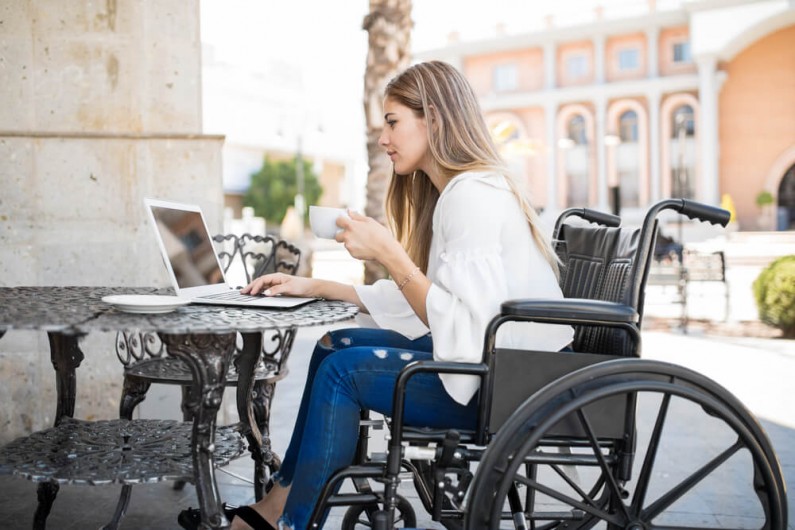 Jak komunikować się online z niepełnosprawnym odbiorcą?