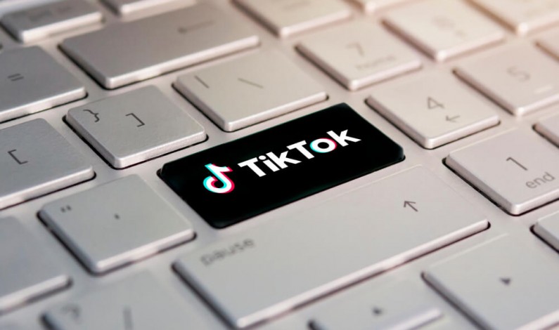 Dlaczego TikTok zablokował konto 17-letniej muzułmanki?