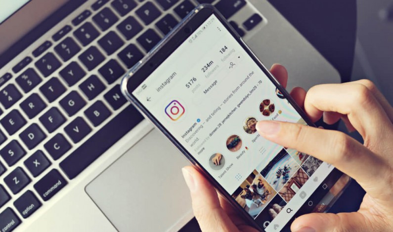 Instagram testuje nowe naklejki dla profili biznesowych w Stories