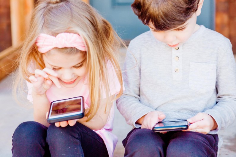 Czego powinni bać się rodzice dzieci, które posiadają swoje konta w mediach społecznościowych?