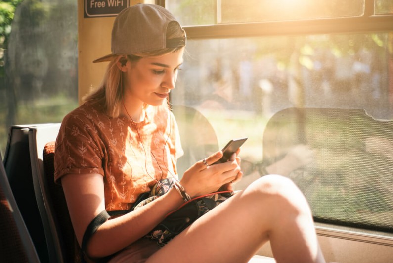 Snapchat i TikTok na czele ulubionych aplikacji wśród nastolatków