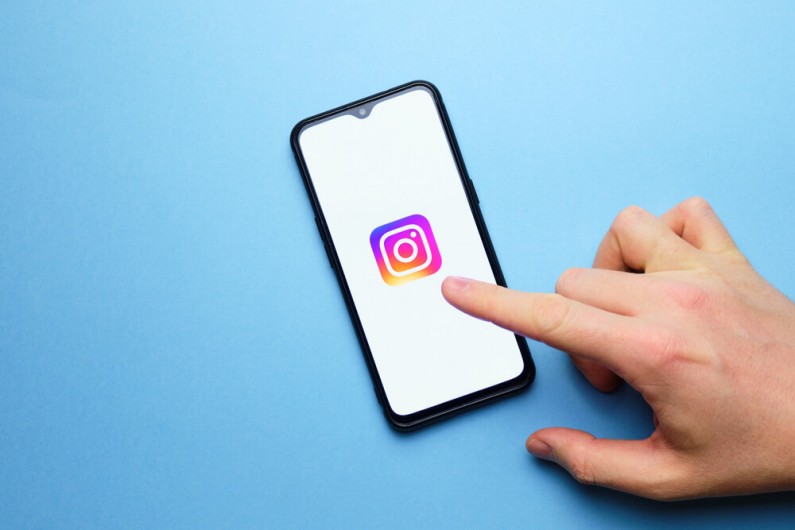 Naklejka umożliwiająca wstawienie linku i nowe tła, czyli nowe opcje od Instagrama