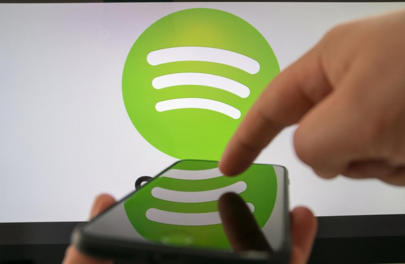 Facebook pozwoli bez konieczności otwierania aplikacji słuchać muzyki i podcastów ze Spotify