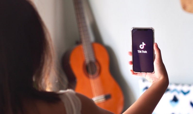 TikTok dołącza do Koalicji Technologicznej, by chronić dzieci przed nadużyciami w sieci