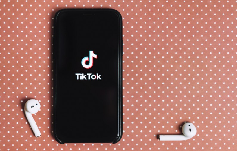 TikTok for Business z nową serią podcastów, w których pokaże możliwości platformy dla biznesu
