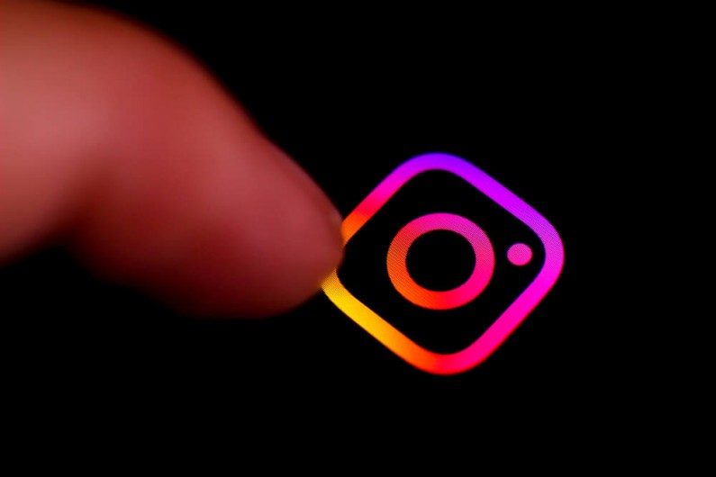 Instagram dodaje naklejkę pozwalającą odpowiadać na nasze Stories innym za pomocą obrazu