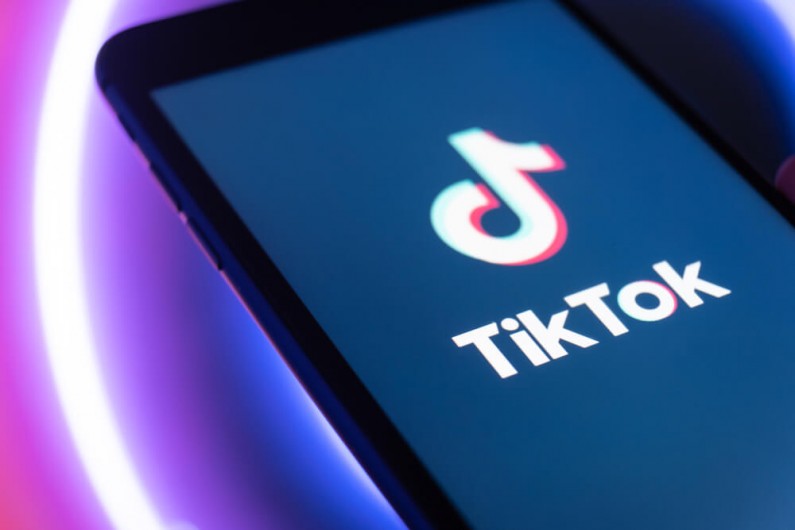 TikTok usunął ponad 102,3 mln filmów. Oto najnowszy raport aplikacji dotyczący szkodliwych treści