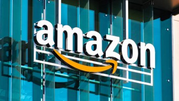 Amazon rozpoczął walkę z fałszywymi opiniami dotyczącymi produktów w grupach na Facebooku