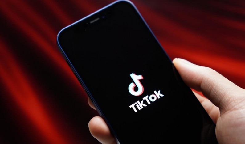 TikTok wprowadza nowe opcje filtrowania treści, aby zadbać o dobre samopoczucie młodszych użytkowników