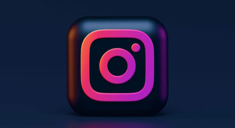 Instagram, logo na czarnym tle