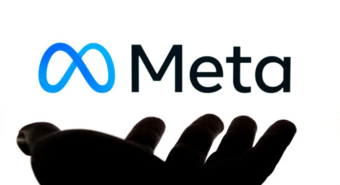 Logo Mety, a pod nim cień dłoni, tworzący podstawę logo.