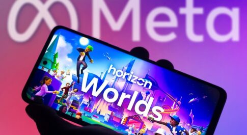 Telefon z Horizon Worlds, w tle logo Meta na fioletowym tle.
