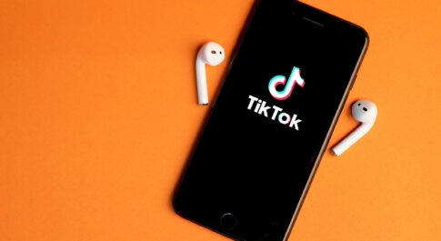aplikacja TikTok na smartfonie